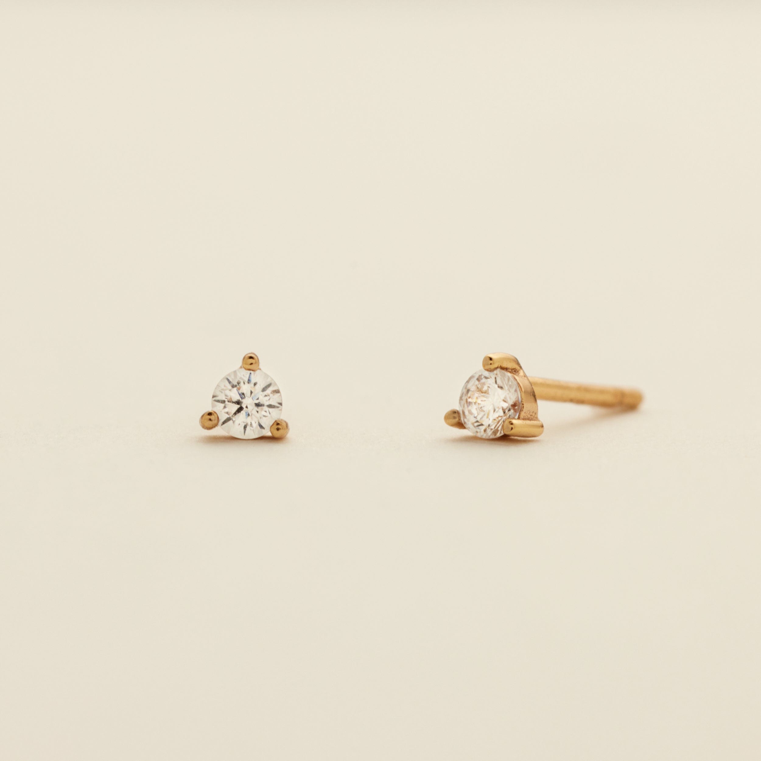 Luxe 3-prong Stud Earrings Gold Vermeil Earring