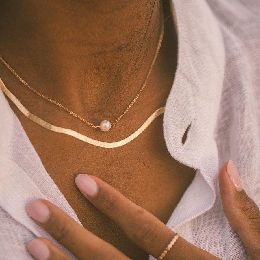 Pearl Choker Necklace Lifestyle